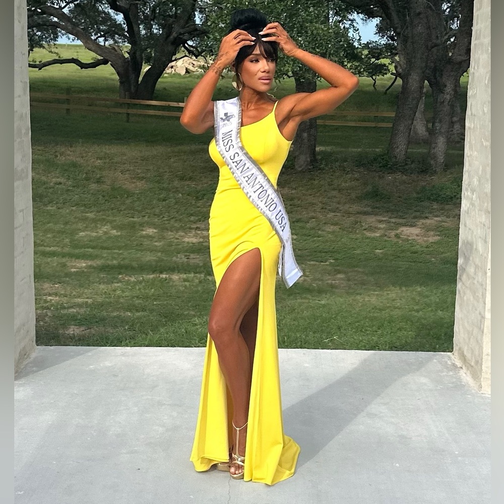 Elegant Yellow Evening Gown